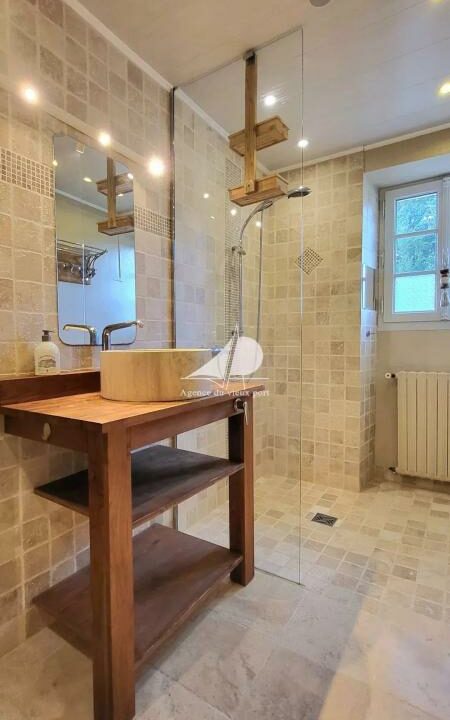 85717125-16122025-172054-7