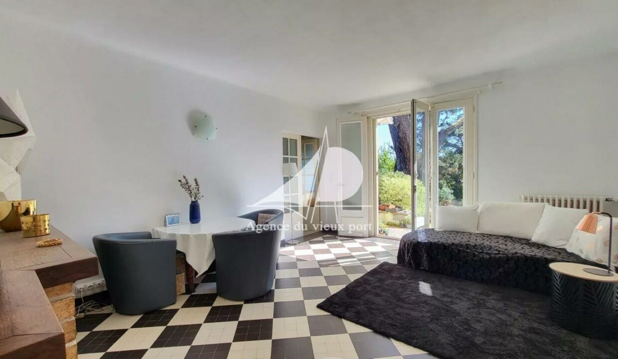 86207395-04122025-185019-2